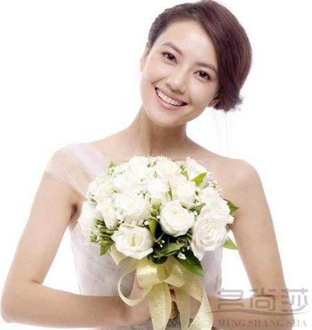 高圆圆穿婚纱照秀美身材 恋爱情史全揭秘
